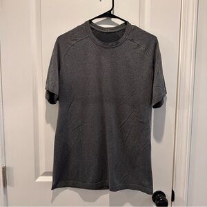 Men's Lululemon metal vent short sleeve